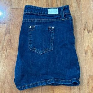 Levi Strauss Signature Women’s Blue Jeans Shorts Size 16 Pockets 99% cotton